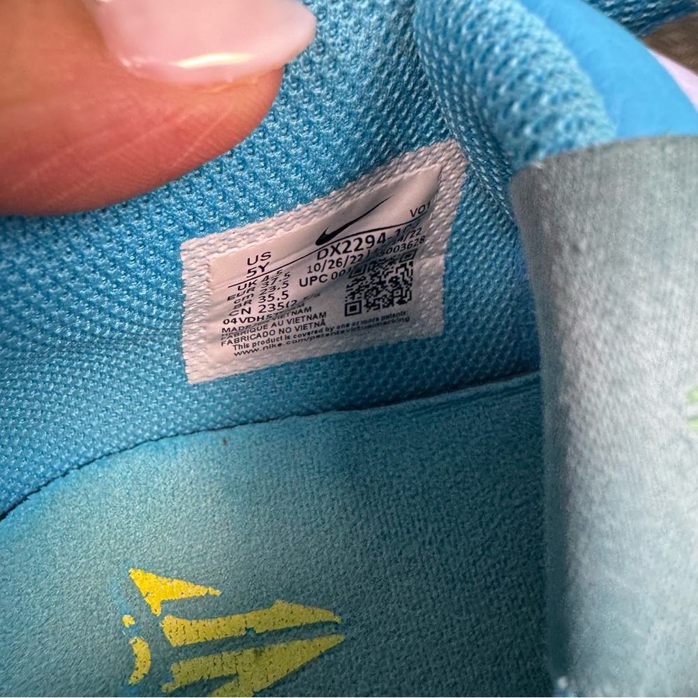 Nike Ja 1 GS Sundial Big Kids Basketball Sneaker, 5 Y/7 W blue yellow green - Picture 10 of 12